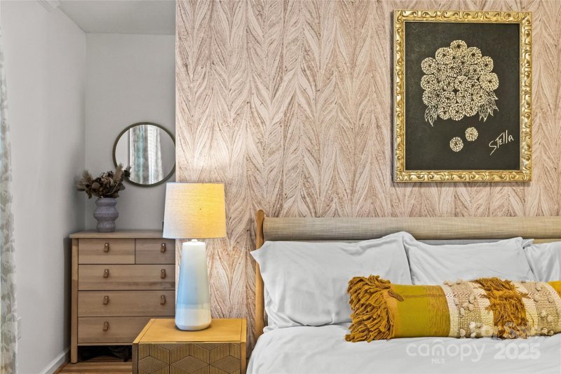 Property image 4 of 413 W 8th Street in Fourth Ward, Charlotte, NC 28202