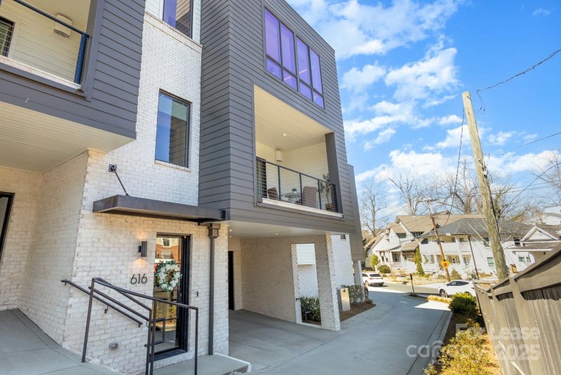 Property image 2 of 616 Queens Road in Myers Park, Charlotte, NC 28207