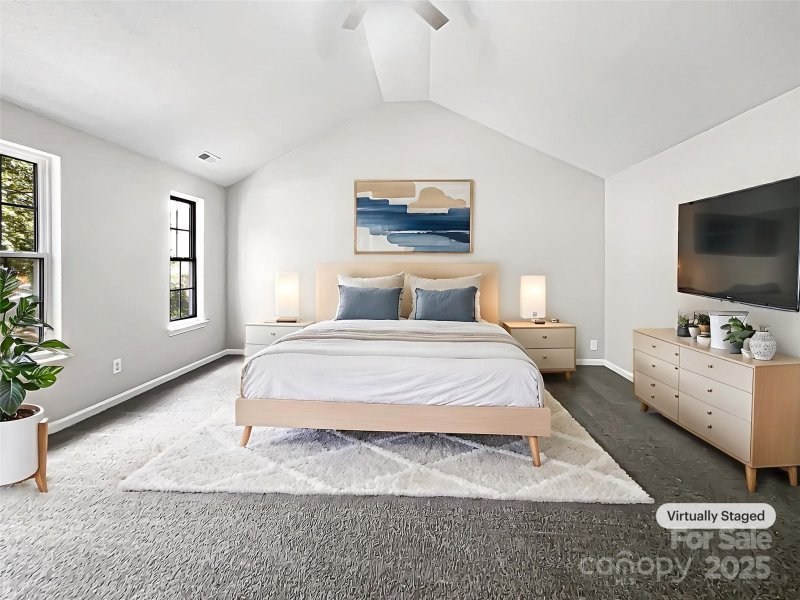 Property image 4 of 5204 Grass Ridge Drive in Grass Meadows, Charlotte, NC 28216