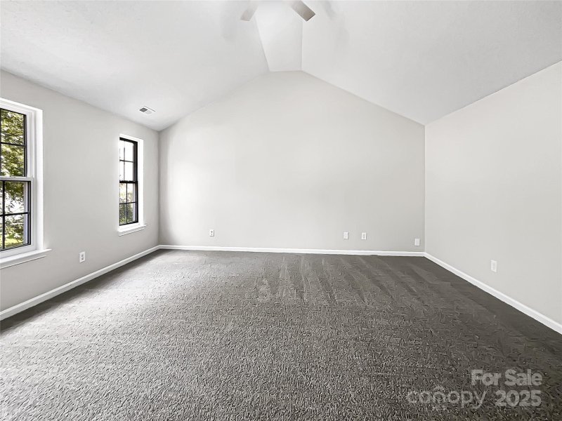 Property image 5 of 5204 Grass Ridge Drive in Grass Meadows, Charlotte, NC 28216