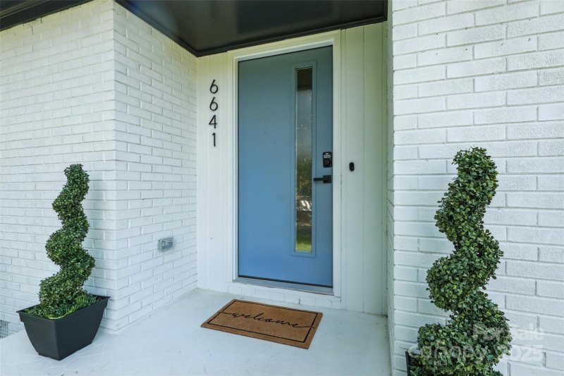 Property image 2 at 6641 Pawnee Drive, Charlotte, NC 28214