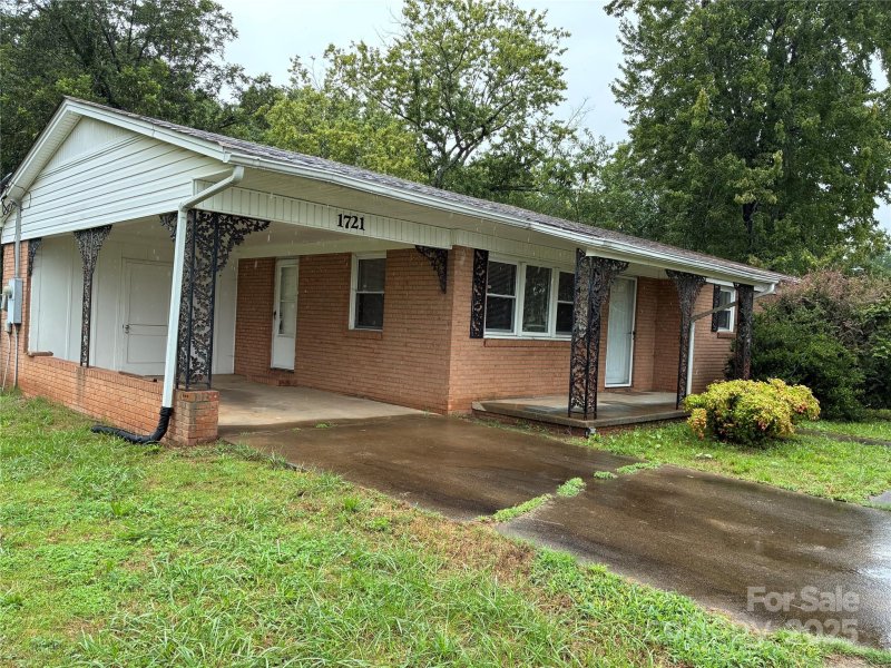 1721 N Post Road