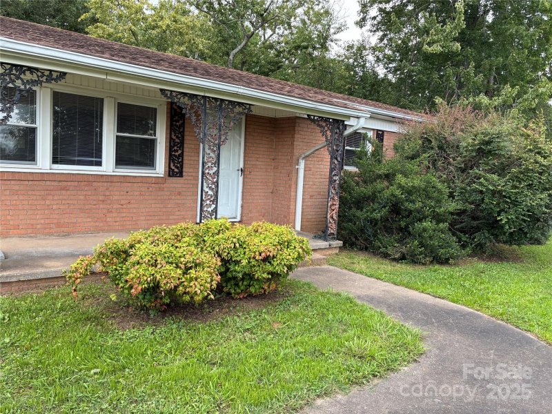 Property image 2 of 1721 N Post Road in Crestland Heights, Shelby, NC 28150