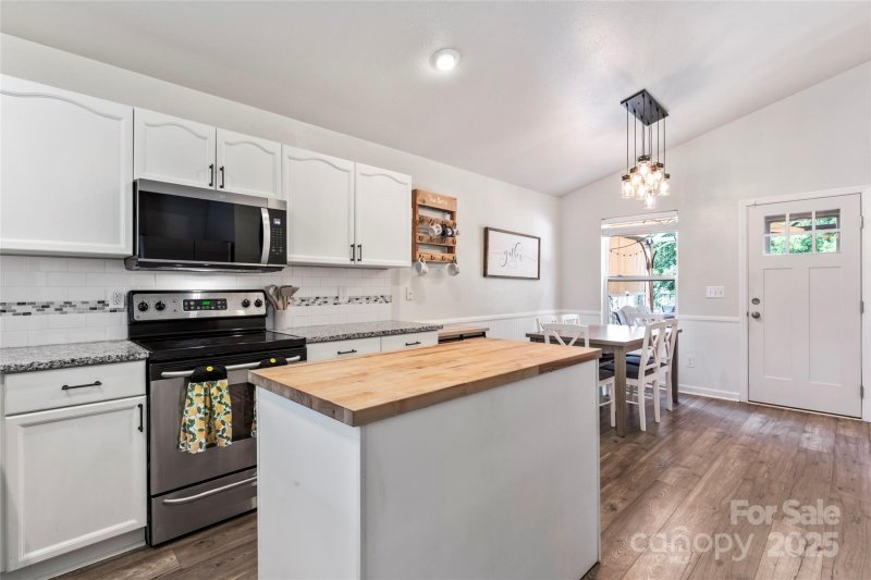 Property image 3 of 570 Montgomery Drive in Brewington Park, Rock Hill, SC 29732