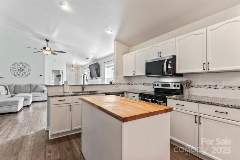Property image 4 of 570 Montgomery Drive in Brewington Park, Rock Hill, SC 29732