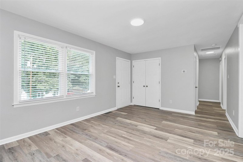 Property image 2 of 723 Edgegreen Drive in Springfield, Charlotte, NC 28217