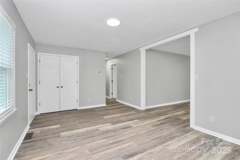 Property image 3 of 723 Edgegreen Drive in Springfield, Charlotte, NC 28217