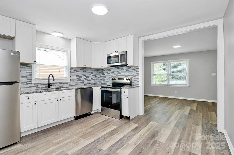 Property image 4 of 723 Edgegreen Drive in Springfield, Charlotte, NC 28217