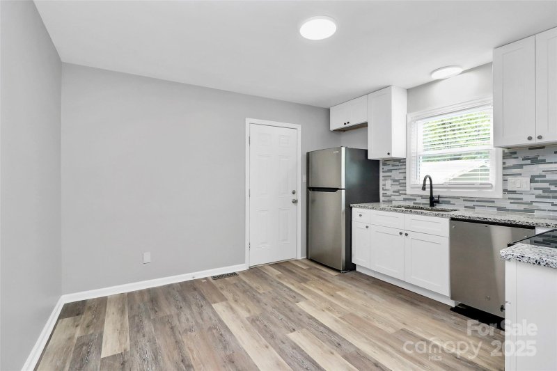 Property image 5 of 723 Edgegreen Drive in Springfield, Charlotte, NC 28217