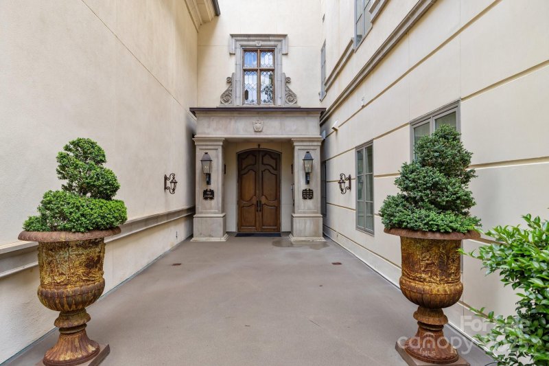 Property image 2 of 462 Fenton Place in Eastover, Charlotte, NC 28207