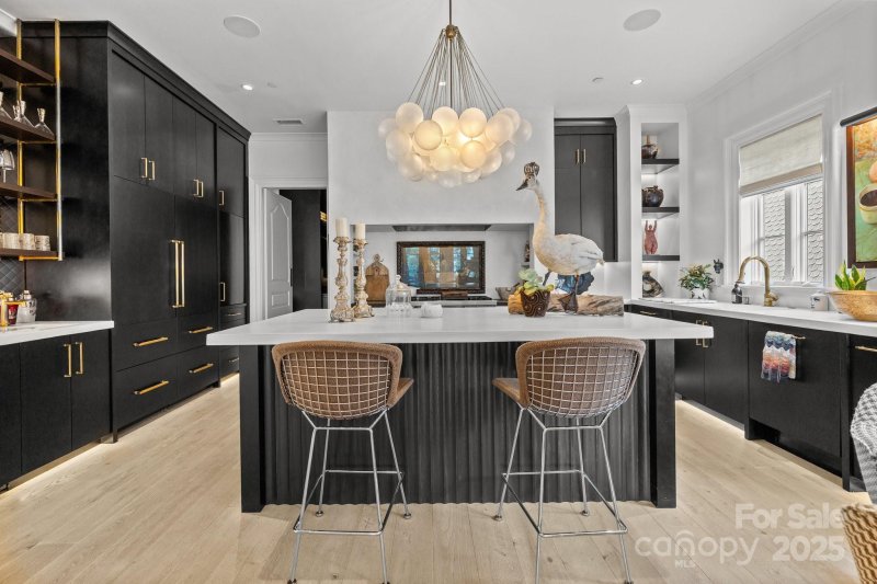 Property image 5 of 462 Fenton Place in Eastover, Charlotte, NC 28207