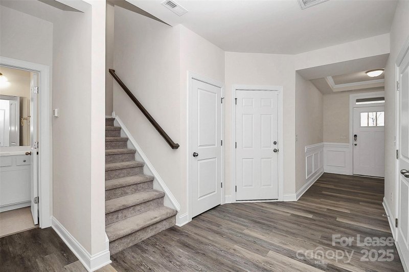 Property image 5 of 10436 Glenmere Creek Circle in Glenmere, Charlotte, NC 28262