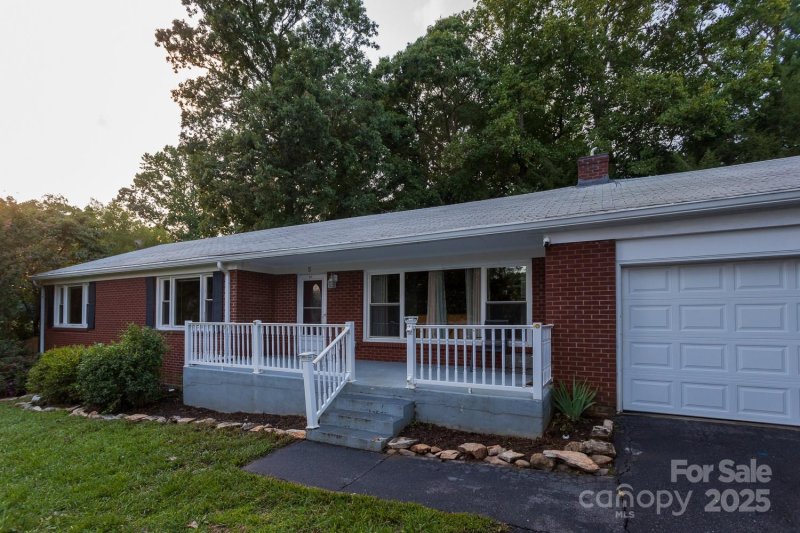 Property image 2 at 5 Fernlawn Road, Asheville, NC 28805