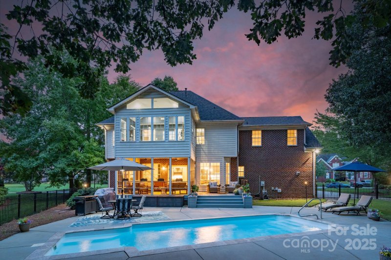 Property image 3 of 2121 Flagstick Drive in Emerald Lake, Matthews, NC 28104