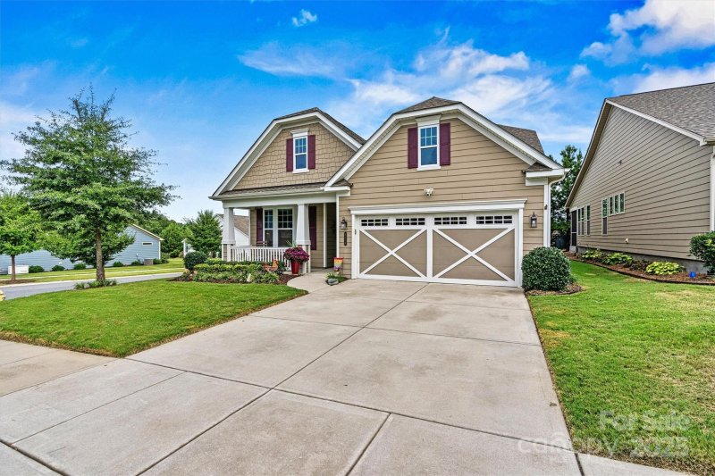 Property image 3 of 8218 Festival Way in Cresswind, Charlotte, NC 28215