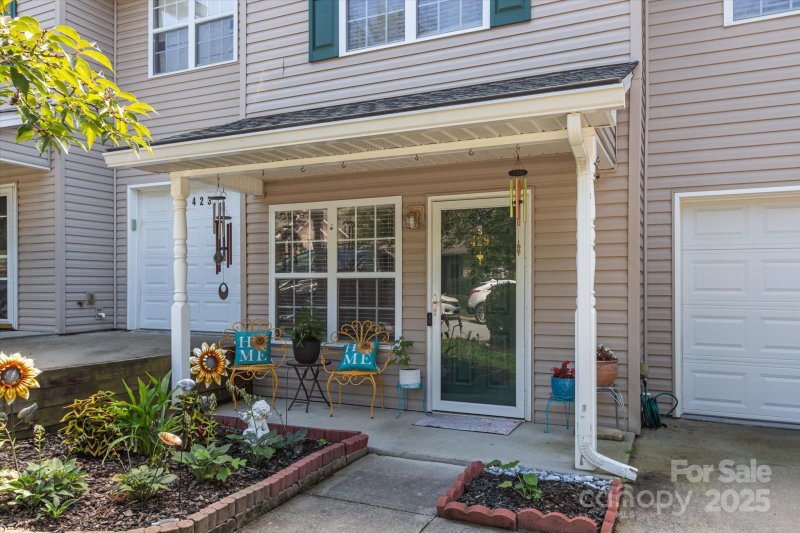 Property image 2 of 429 Wiltshire Circle in Stafford Crossing, Fletcher, NC 28732