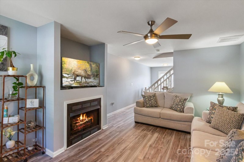 Property image 3 of 429 Wiltshire Circle in Stafford Crossing, Fletcher, NC 28732