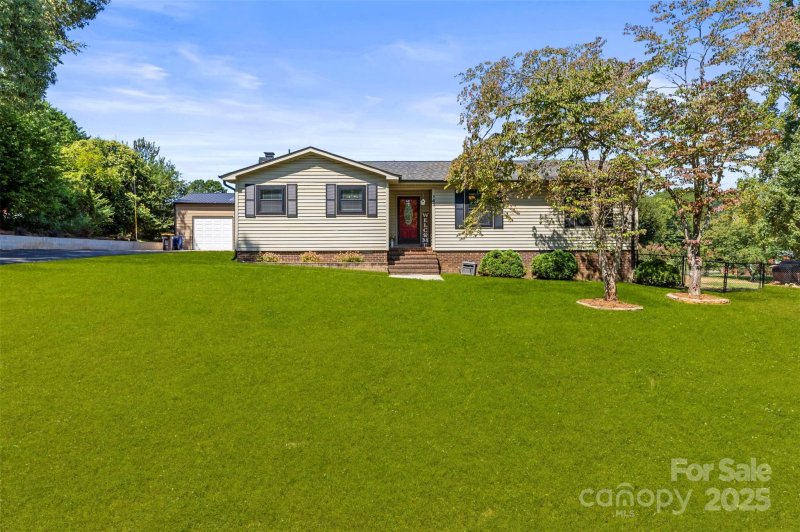 Oakmont, Stanley Community