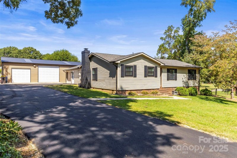 Property image 3 of 143 Rollingwood Drive in Oakmont, Stanley, NC 28164