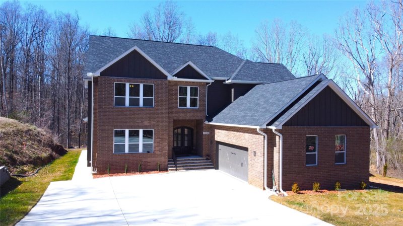 Property image 2 of 2302 Rayecliff Lane in Westerwood, Charlotte, NC 28214