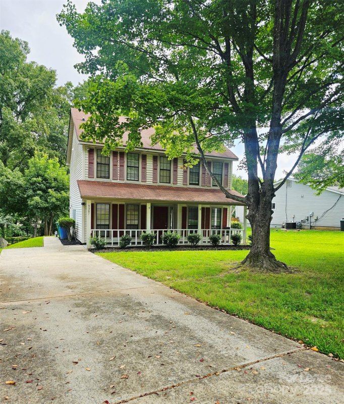 Property image 3 of 9301 Chislehurst Road in Danbrooke Park, Mint Hill, NC 28227
