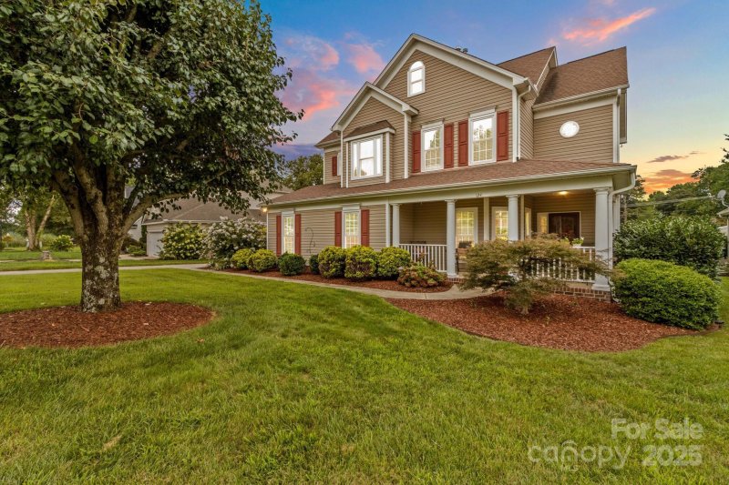 Property image 3 of 124 Elizabeth Hearth Road in Harris Village, Mooresville, NC 28115