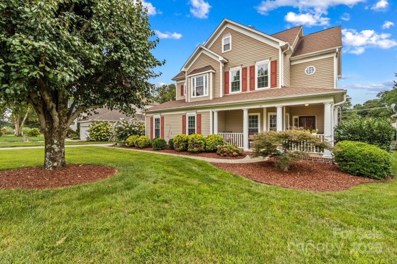 Property image 4 of 124 Elizabeth Hearth Road in Harris Village, Mooresville, NC 28115