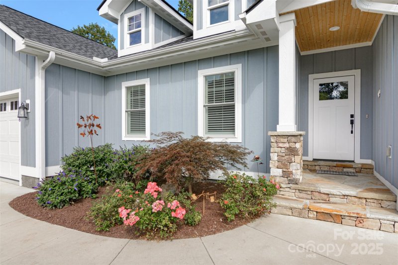 Property image 3 of 138 Olde Oak Way in Olde Oak, Hendersonville, NC 28792