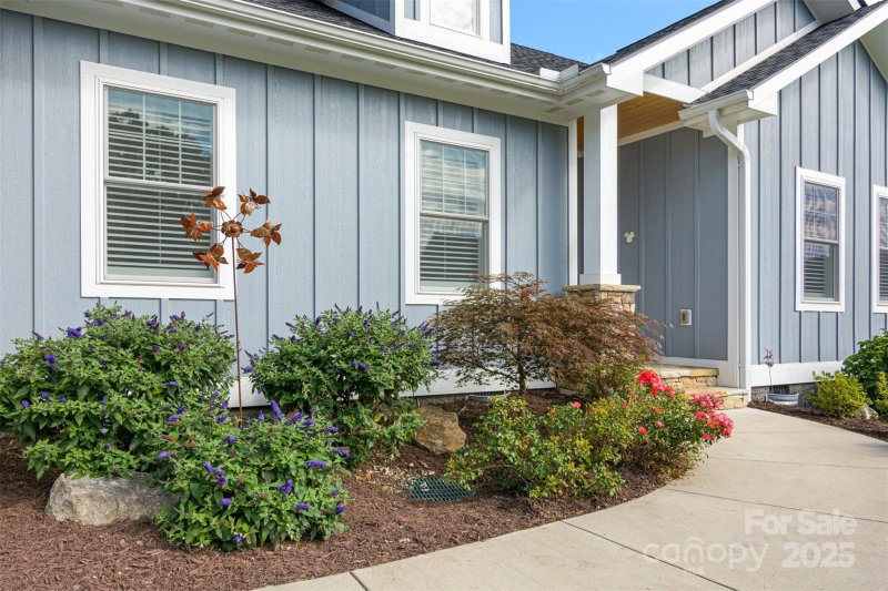 Property image 4 of 138 Olde Oak Way in Olde Oak, Hendersonville, NC 28792