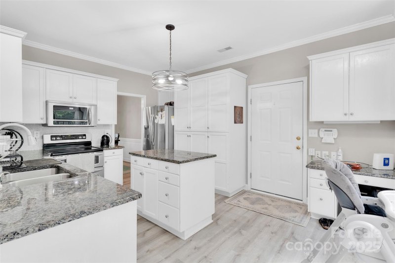 Property image 3 of 2518 Pimpernel Road in Back Creek Forest, Charlotte, NC 28213