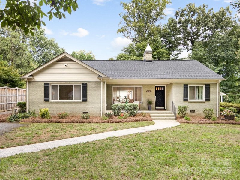 3123 Country Club Drive