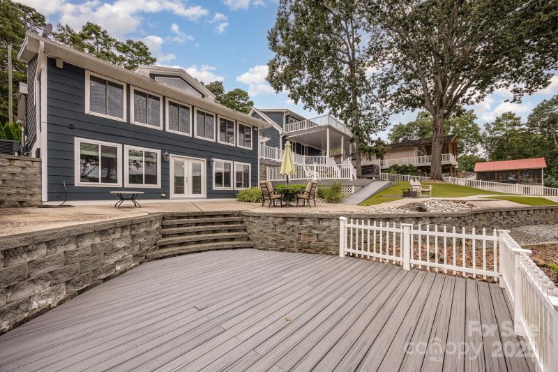 910 914 Pinehaven Drive