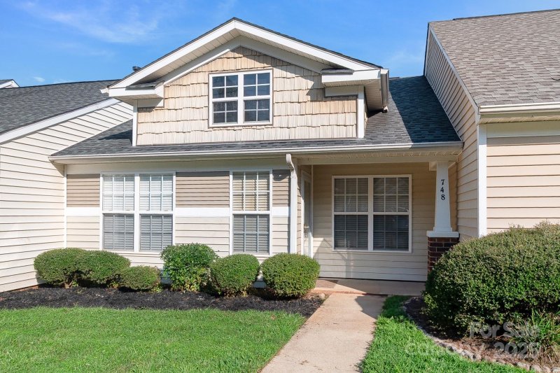 Property image 3 of 748 Sasha Court in Olde Towne, Rock Hill, SC 29732