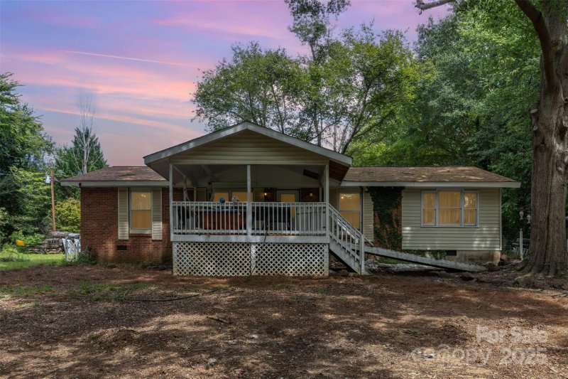 Kelsey Glen, Huntersville Community