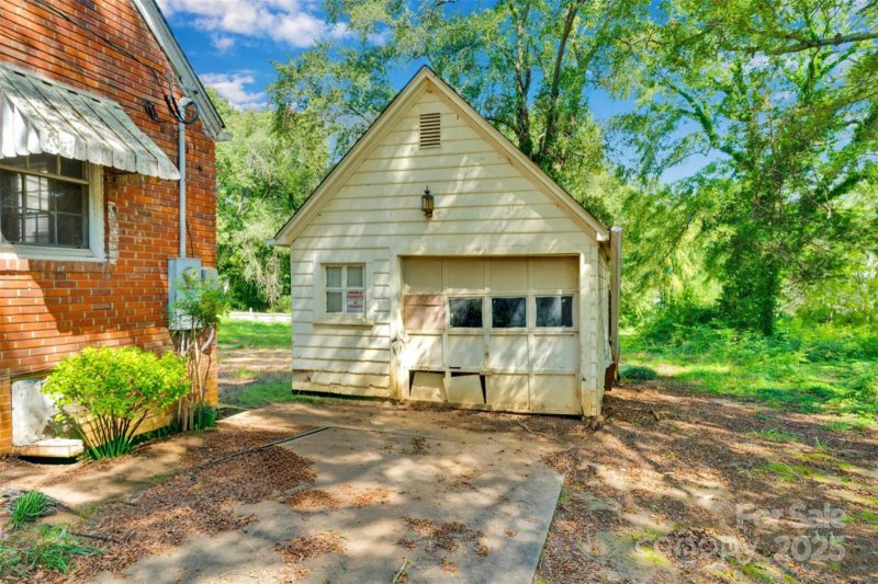 Property image 4 of 409 Gold Street in Woodside, Shelby, NC 28150