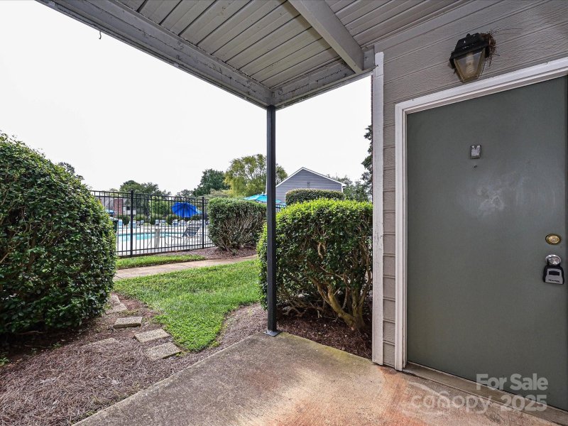 Property image 2 of 6148 Heath Ridge Court in Heathstead, Charlotte, NC 28210