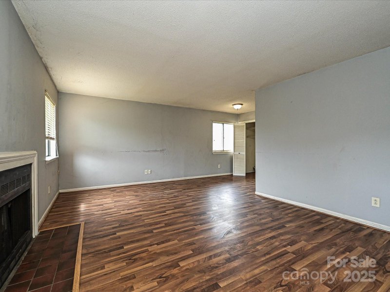 Property image 4 of 6148 Heath Ridge Court in Heathstead, Charlotte, NC 28210