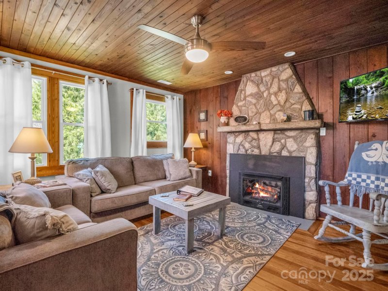 Property image 2 of 811 Miami Terrace in Carolina Homes, Hendersonville, NC 28791