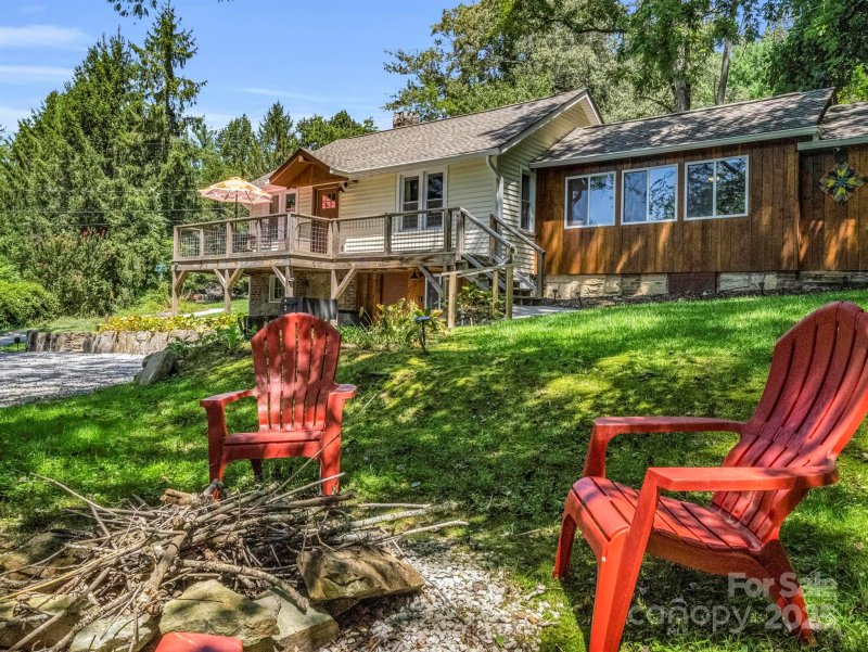 Property image 3 of 811 Miami Terrace in Carolina Homes, Hendersonville, NC 28791