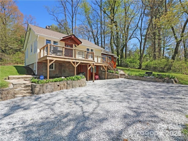 Property image 4 of 811 Miami Terrace in Carolina Homes, Hendersonville, NC 28791