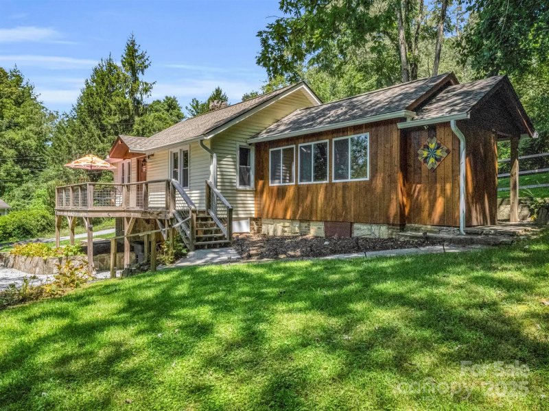 Property image 5 of 811 Miami Terrace in Carolina Homes, Hendersonville, NC 28791