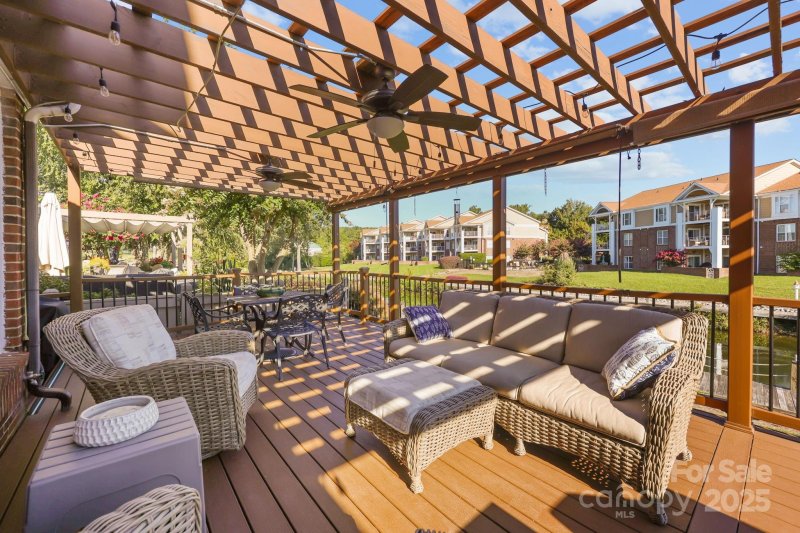 Property image 5 of 18405 Harborside Drive in Harborside Townhomes, Cornelius, NC 28031