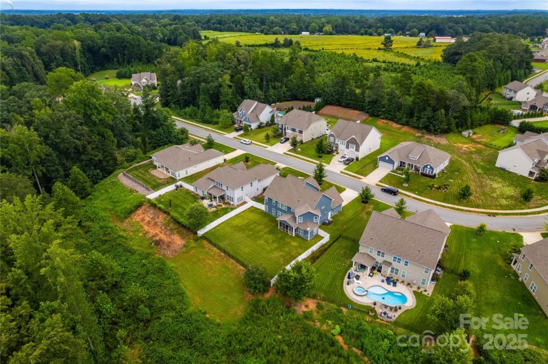 Property image 3 of 7052 Barnstone Court in Covington at Lake Norman, Denver, NC 28037