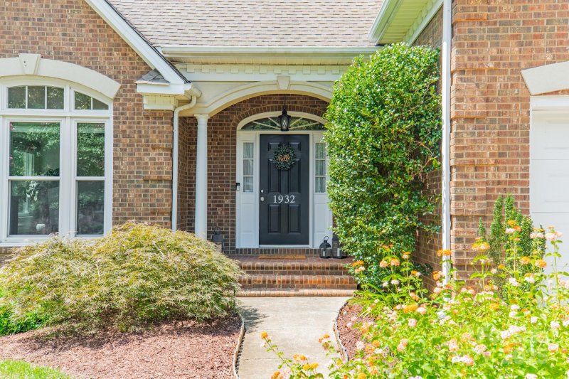 Property image 2 at 1932 Millbrook Lane, Matthews, NC 28104