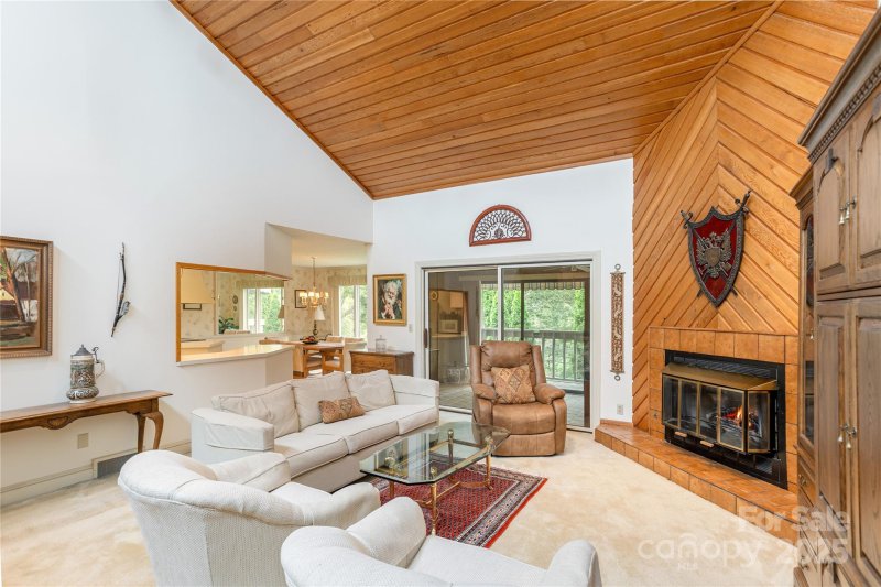 Property image 5 of 1 Westridge Court in Westridge, Hendersonville, NC 28791