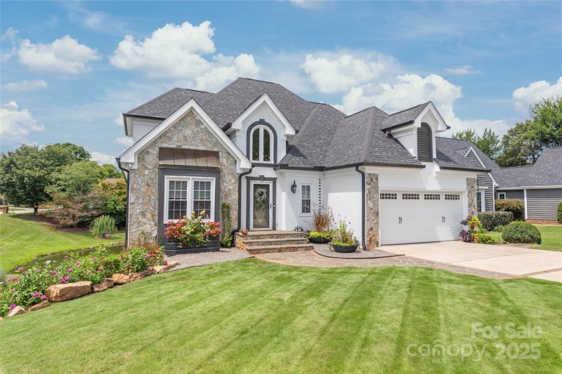 Property image 2 of 421 Cranborne Chase Drive in Bailiwyck, Fort Mill, SC 29708