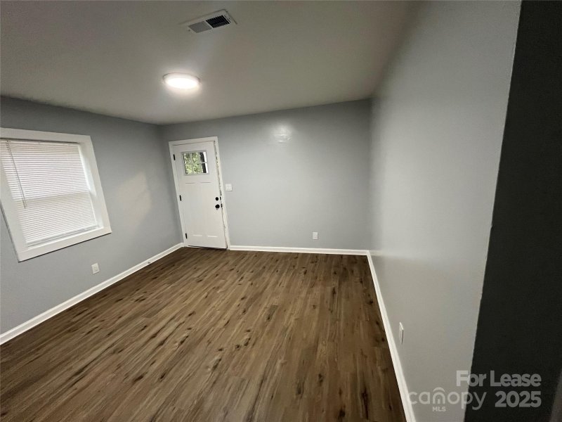 Property image 5 of 2619 Dundeen Street in Washington Heights, Charlotte, NC 28216