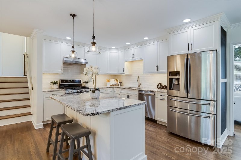 Property image 5 of 3928 Glenfall Avenue in Beverly Woods, Charlotte, NC 28210