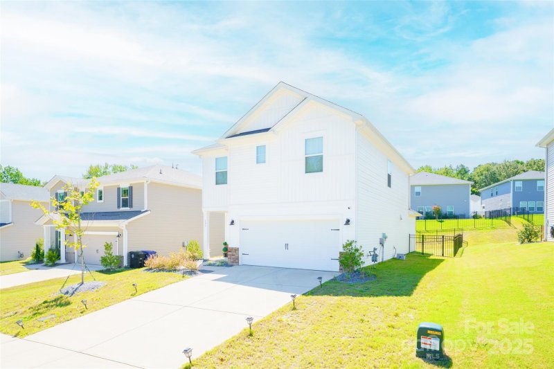 Property image 2 of 126 Guardian Gate Drive in Shepherds Landing, Mooresville, NC 28115