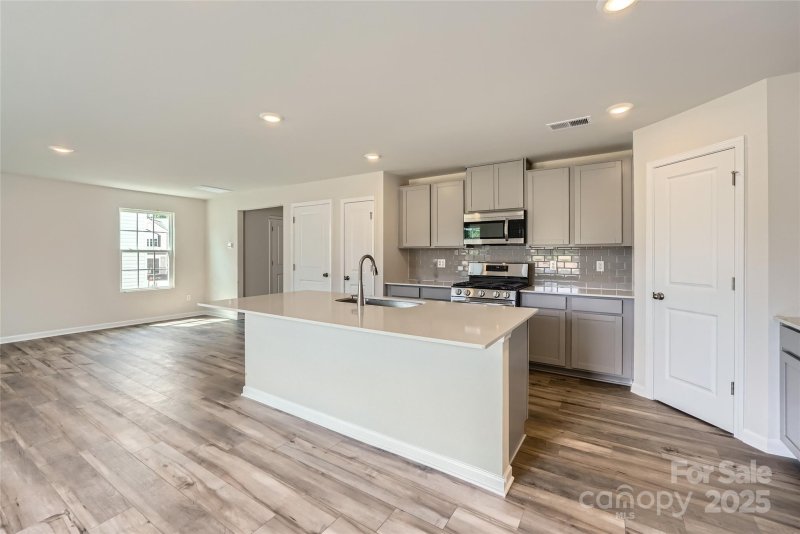 Property image 4 of 3290 Crawford Avenue in Blackwood Creek, Gastonia, NC 28052